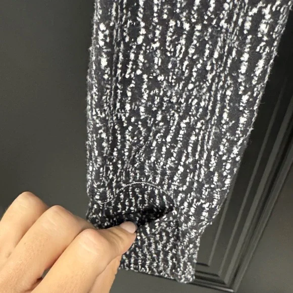 lululemon athletica Black and White Long Sleeve Top NWOT - Picture 5 of 6